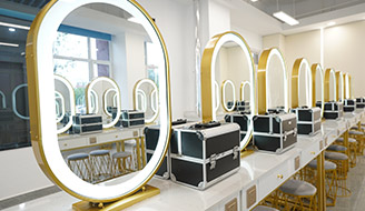 ���y����